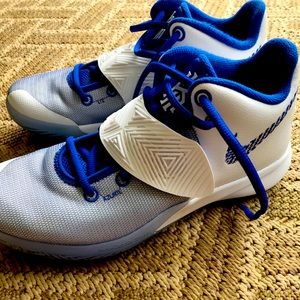 Nike Kyrie flytrap 3s white and blue men’s size 8